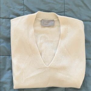 Everlane 100% Cashmere V-neck Sweater in Cream